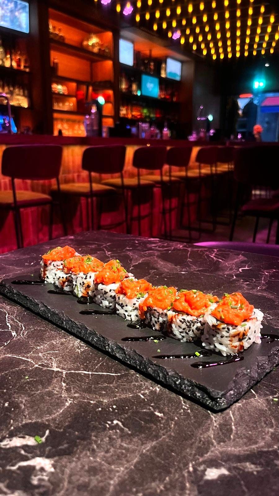 Sushi aan de bar van KUMA 129